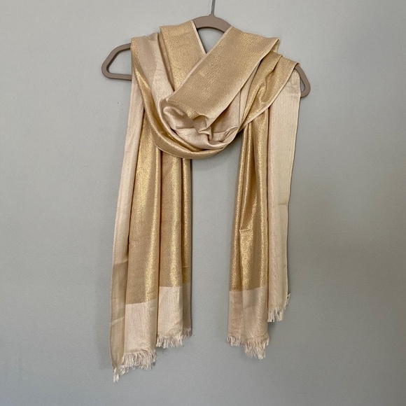 NWT Jaclyn Smith Collection Metallic Trim Lightweight Pashmina Scarf – OSFM - Picture 7 of 9